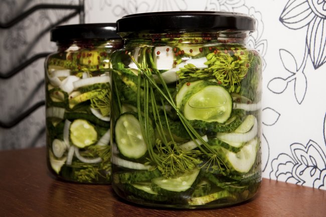 Värske kurgi salat.